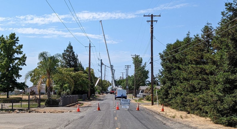 Rio Linda power pole damaged, causes power outage to thousands of customers Rio Linda power pole damaged, causes power outage to thousands of customers