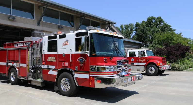 Metro Fire brings Smoke Detectors to the Community Metro Fire brings Smoke Detectors to the Community