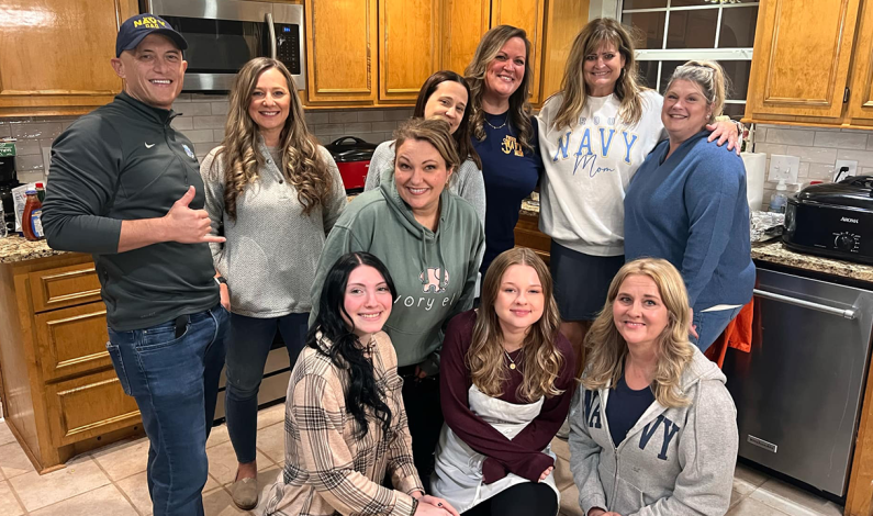 Rio Linda Military Mom Brings Holiday Cheer to South Carolina Sailors Rio Linda Military Mom Brings Holiday Cheer to South Carolina Sailors